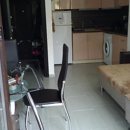 2 In Sunny Apartment